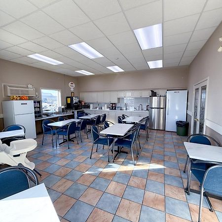 Super 8 By Wyndham Medicine Hat Ab Exterior foto